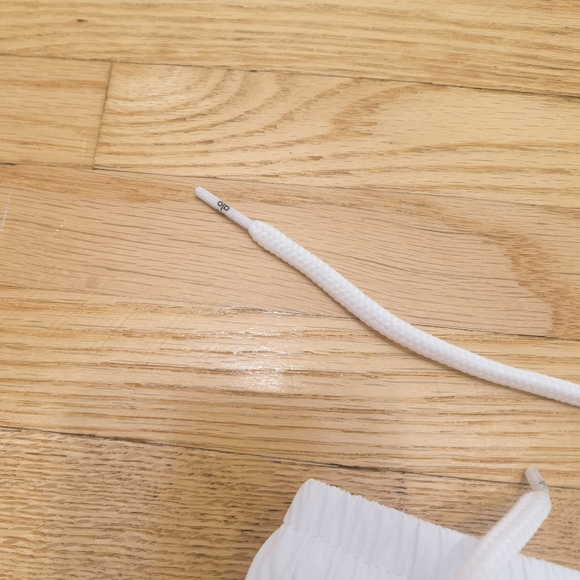 ALO YOGA Alumni Shorts White - Picture 8 of 8